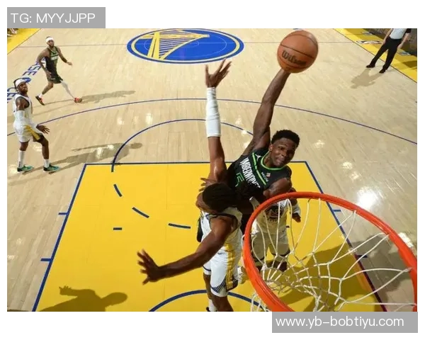 爱德华兹状态低迷半场14投仅中3三分球表现不佳仅得14分